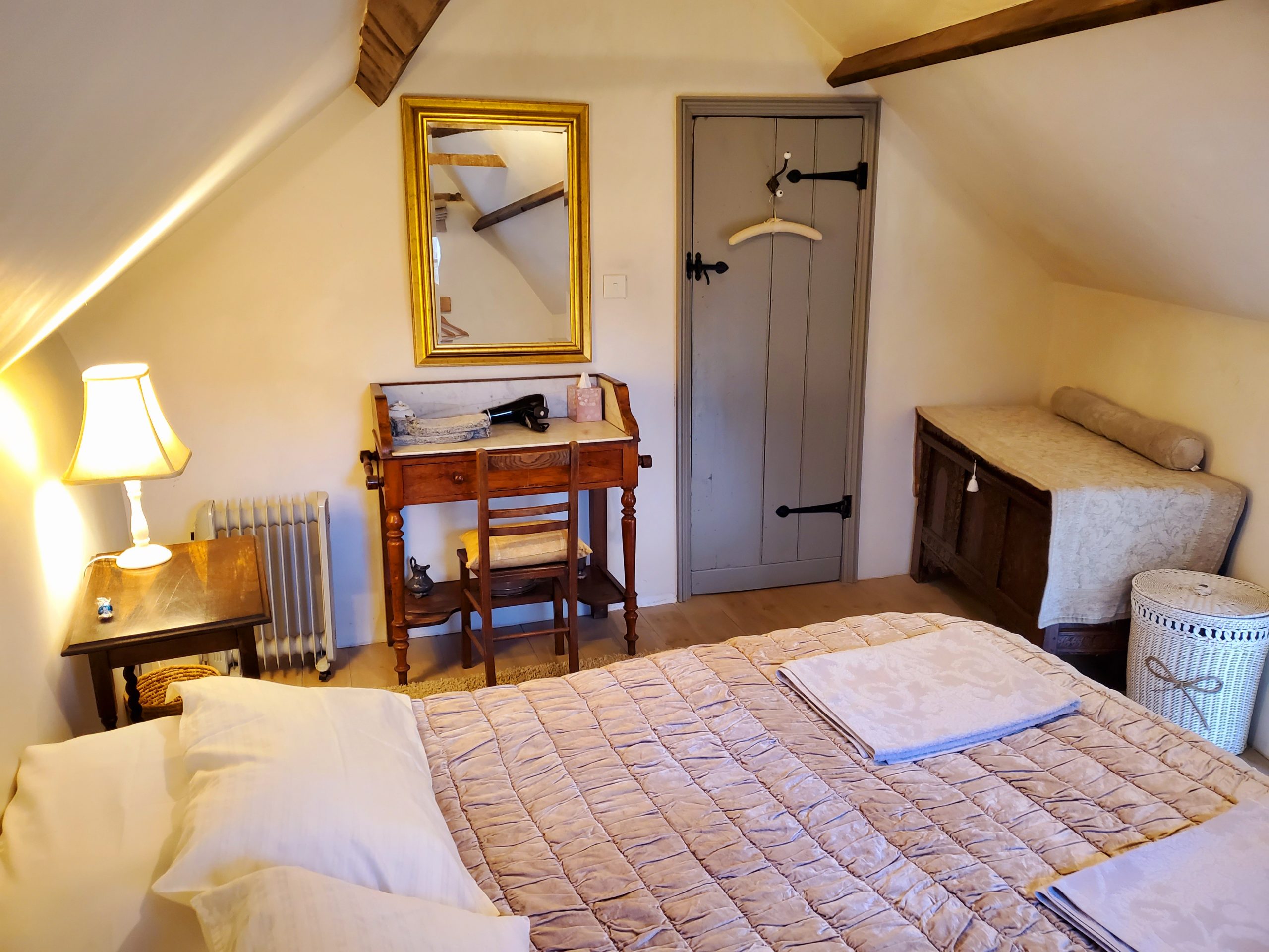 Carters Cottage Double Bedroom1